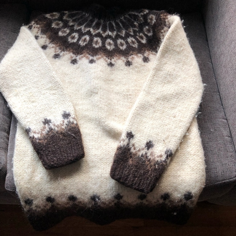 Real Icelandic wool sweater. Unisex.